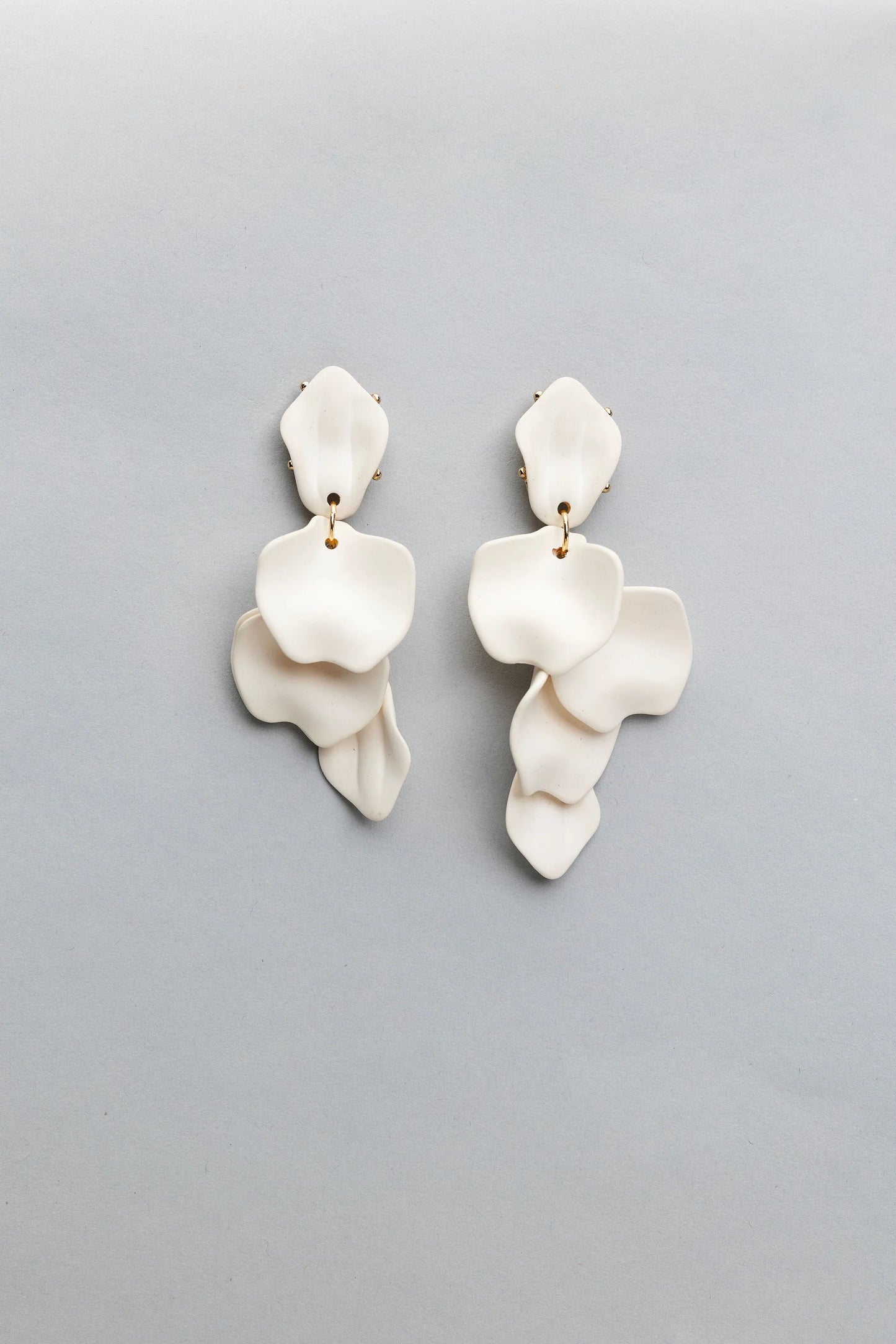 BOW19 - LEAF EARRINGS WHITE MAT