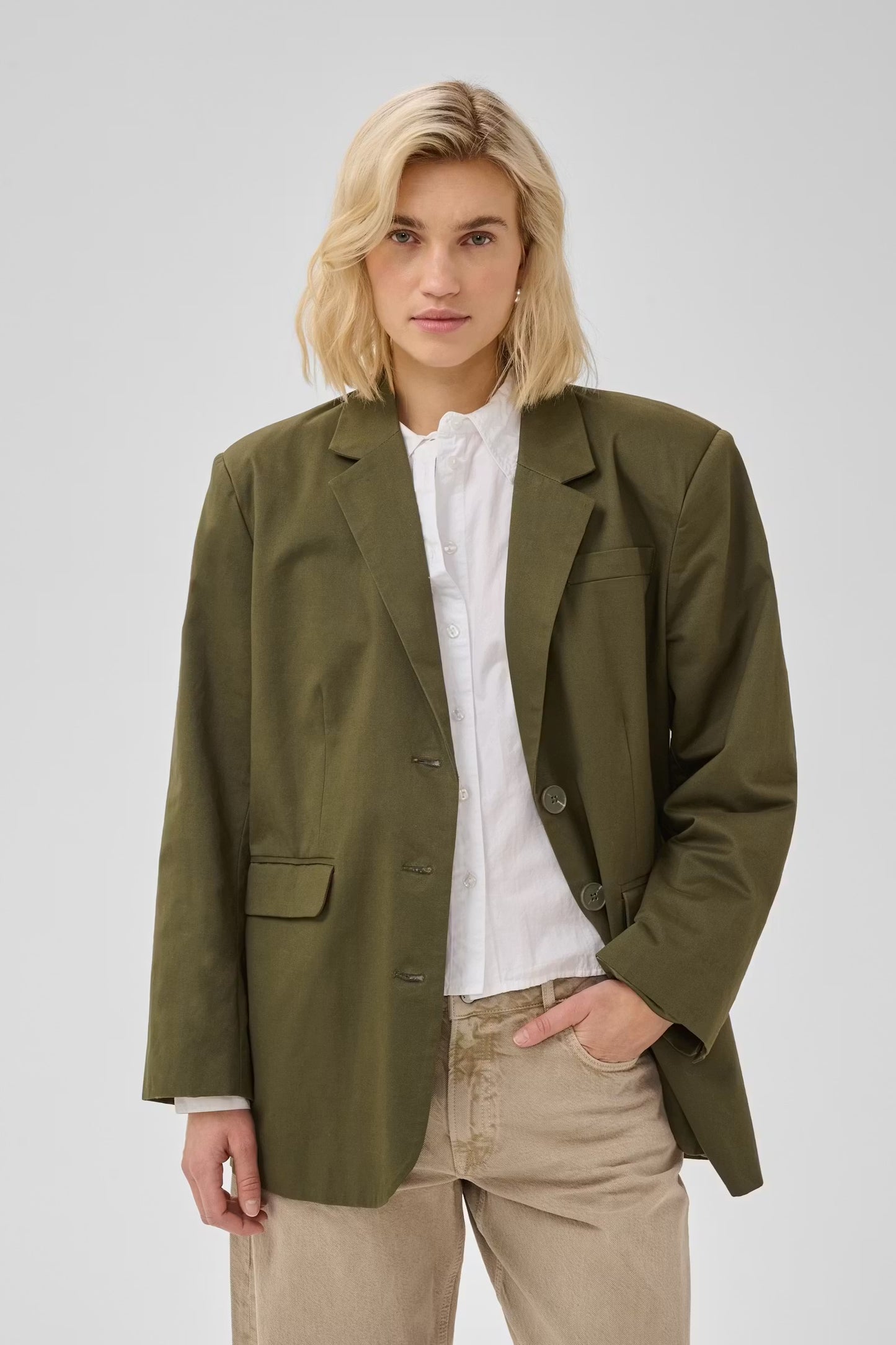 My Essential Wardrobe - MWGisva OS Blazer