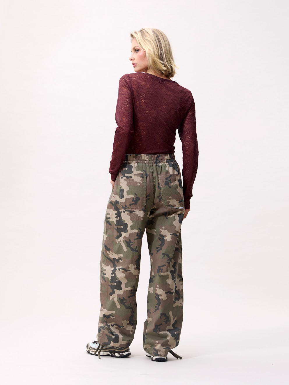 CATWALK JUNKIE. - Barrel fit camo jogger