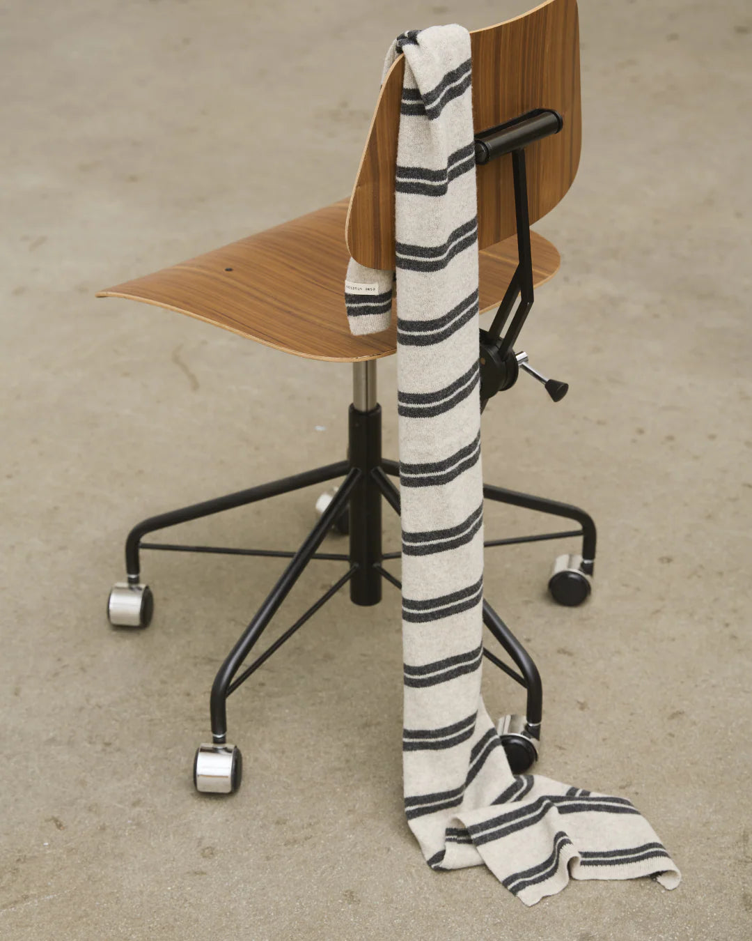 Esmé Studíos - ESFiro Knit Scarf - Pure Cashmere stripe