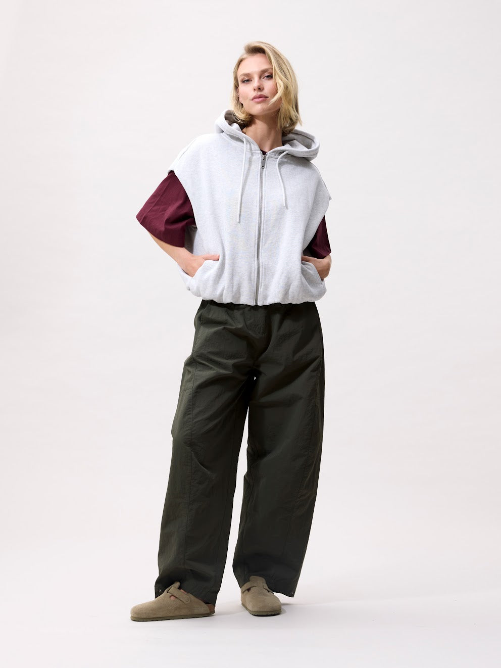 CATWALK JUNKIE - Sleeveless tuck in sweater with hood