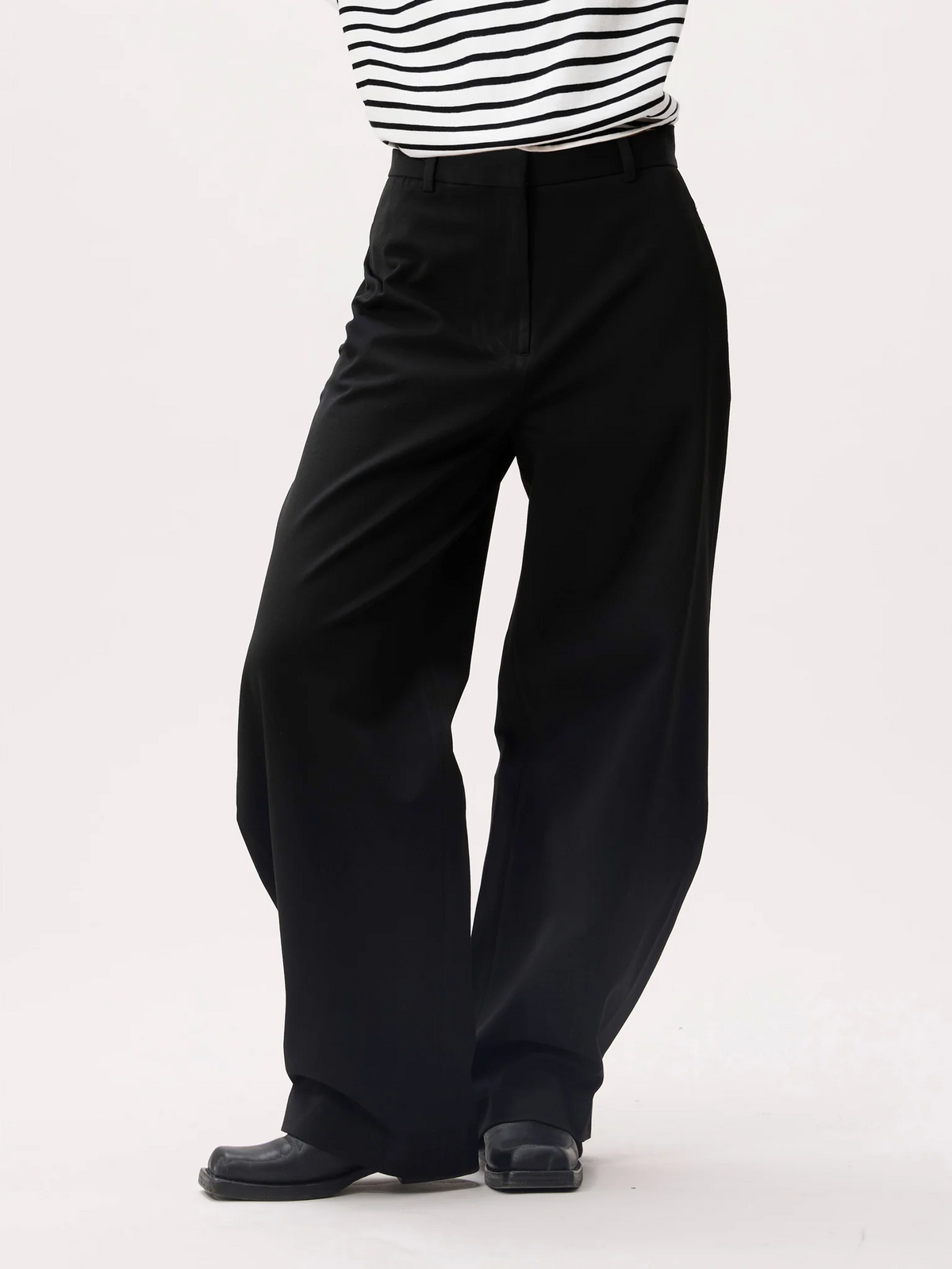 CATWALK JUNKIE. - Barrel Fit Tailored Trousers - Black