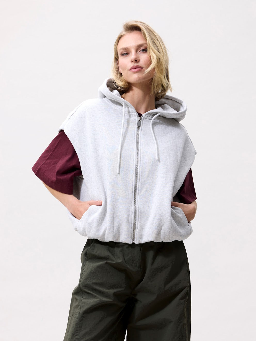CATWALK JUNKIE - Sleeveless tuck in sweater with hood