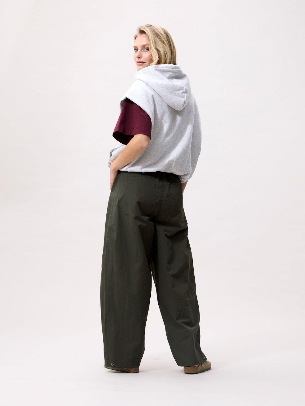 CATWALK JUNKIE - Sleeveless tuck in sweater with hood