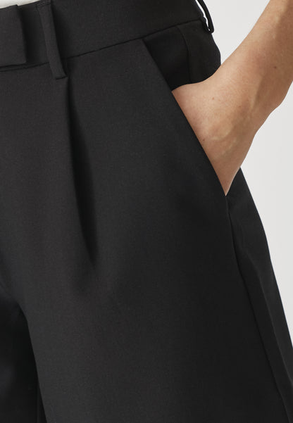 Co’Couture - VolaCC Crop Pleat Shorts