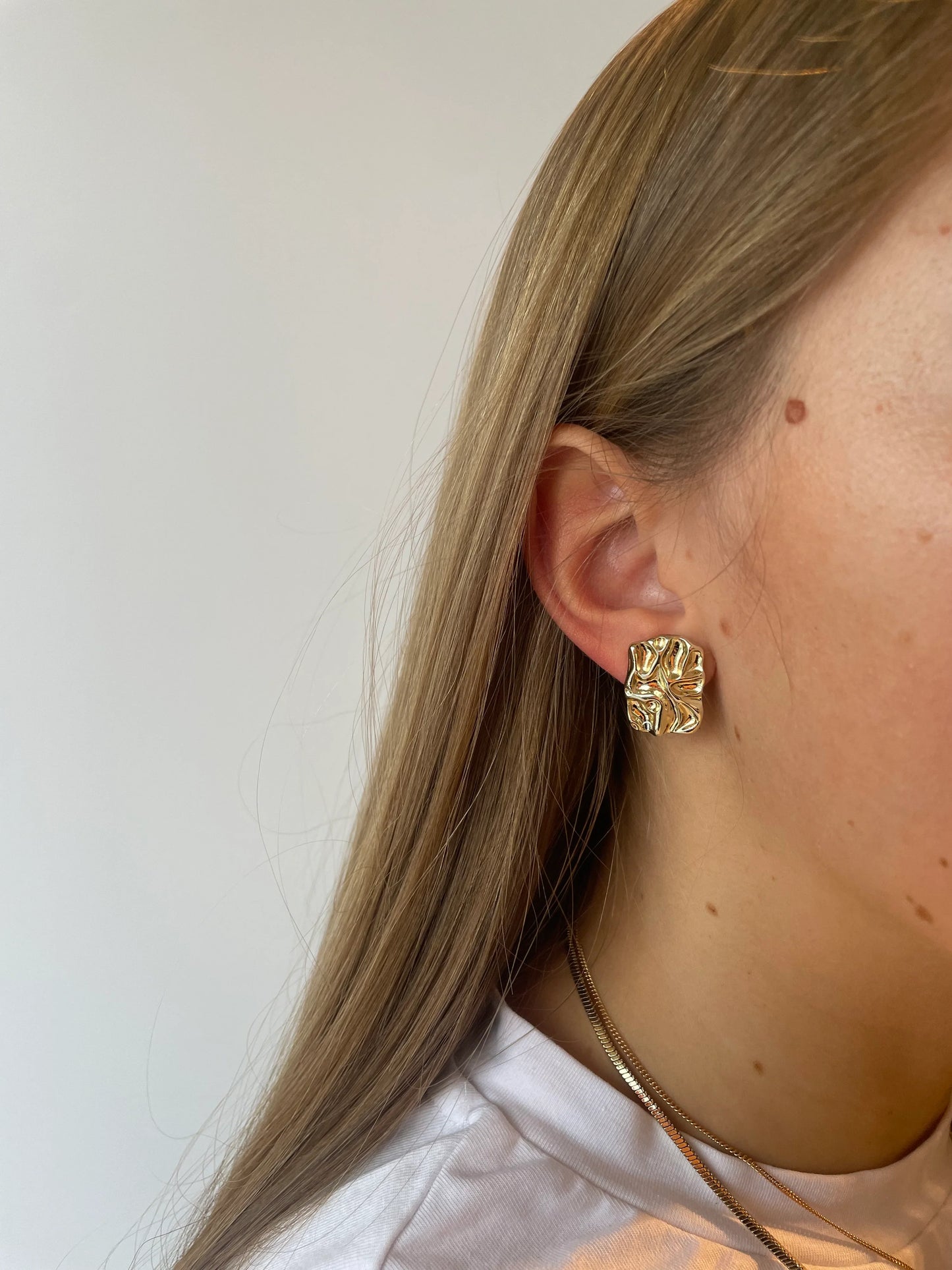 BOW19 - EM EARRINGS GOLD S